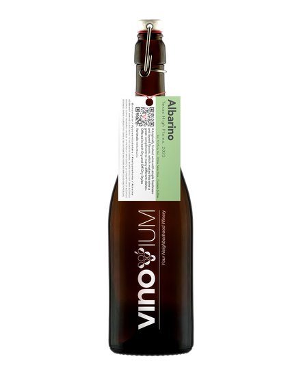 A swing-top growler wine bottle of Vinovium Albarino, featuring a dark brown glass bottle, a white and green hangtag, and a metal swing cap on a white background.